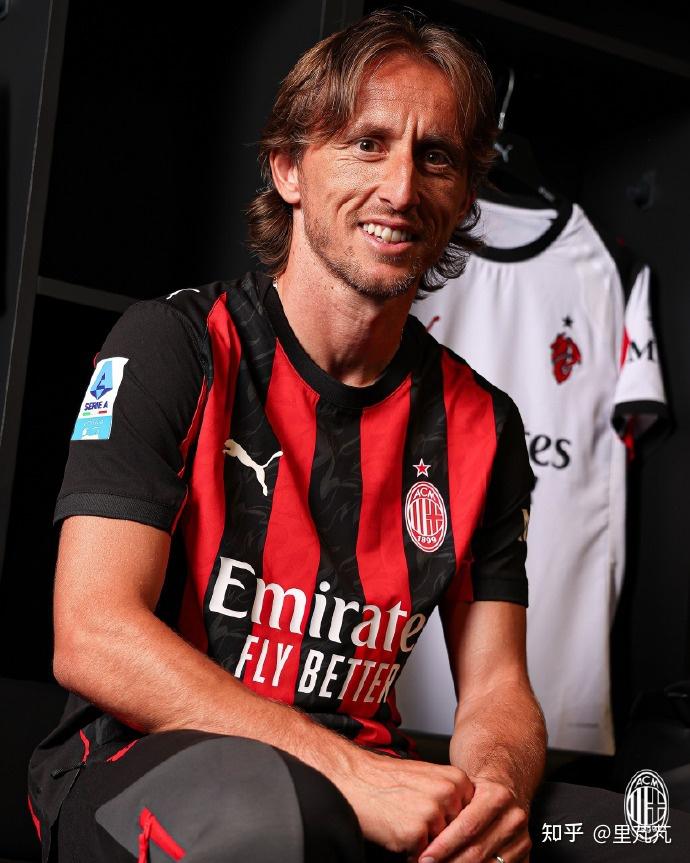 卡萨诺盛赞劳塔罗：他已经4年没去休假了，批评他的人真无知