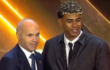 老佛爷祝贺克罗斯获德国骑士十字勋章：曾拥有过你是一种荣幸